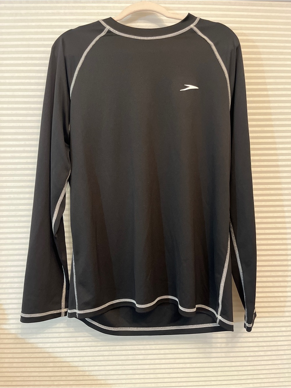 Speedo Men's Black Long-Sleeve Rash Guard with Gray Contrast Seams